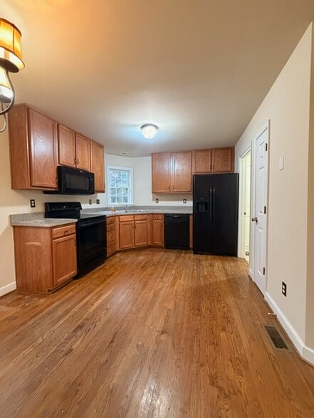 Building Photo - 8240 Weathered Oak Ln