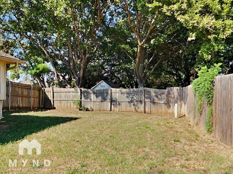 Building Photo - 8517 Brushy Creek Trail