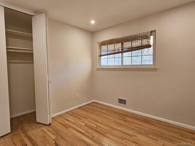 Building Photo - 3 Glenbrook Rd