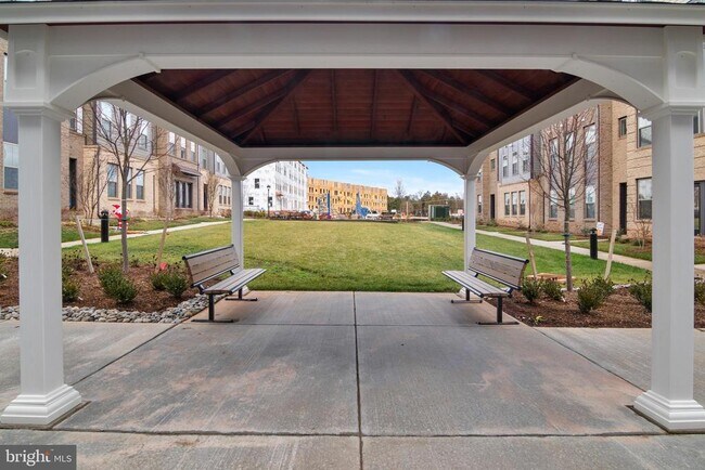 Building Photo - 20935 Bluebird Sq