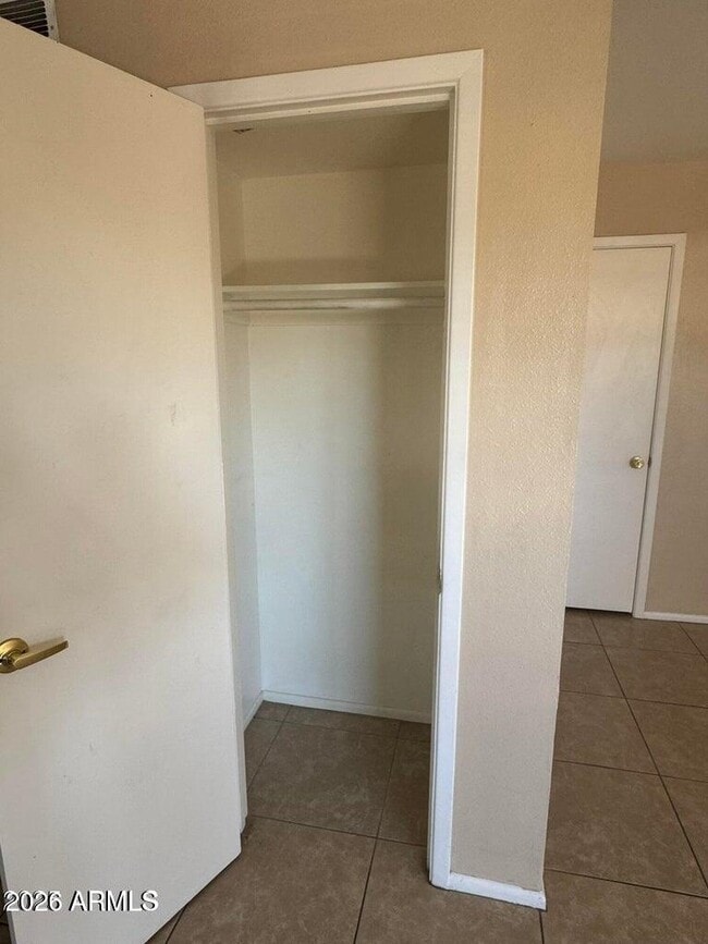 Building Photo - 286 W Palomino Dr