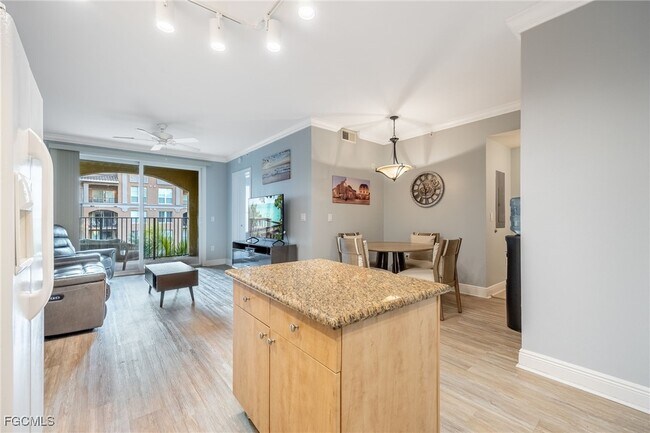 Building Photo - 2825 Palm Beach Blvd