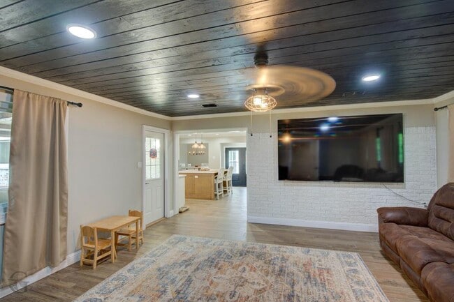 Building Photo - 1710 Ray Ave