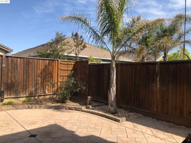 Building Photo - 9821 Key W Way