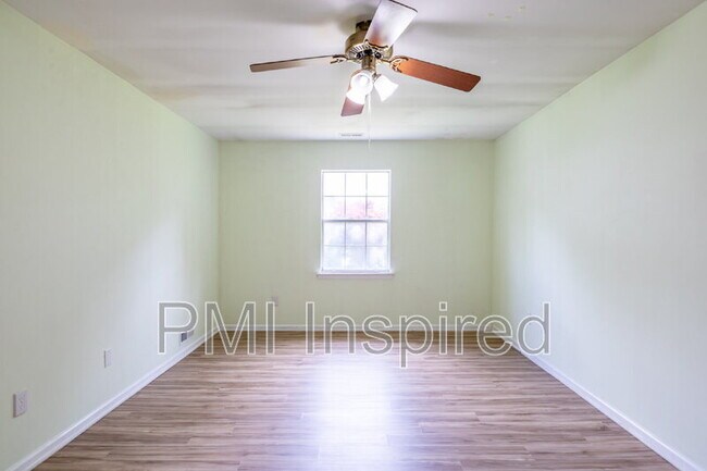 Building Photo - 2404 Buckingham Cir