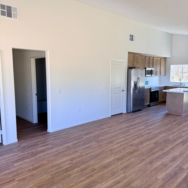 Building Photo - BRAND NEW 4 BEDROOM ADELANTO HOME