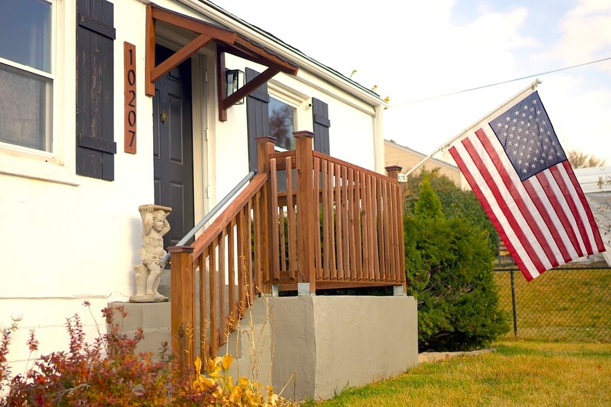 Safe & Quiet Neighborhood | - 10207 Oak Ave