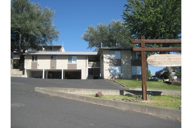 Primary Photo - Ridgegate Apartments