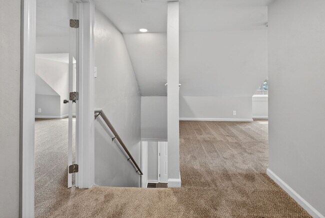 Building Photo - 816 Martin Ave