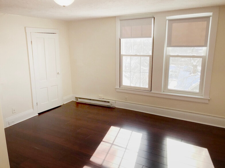 Building Photo - 113 Ashland St