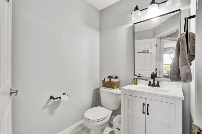 Building Photo - 3120 Pin Oaks Cir NE