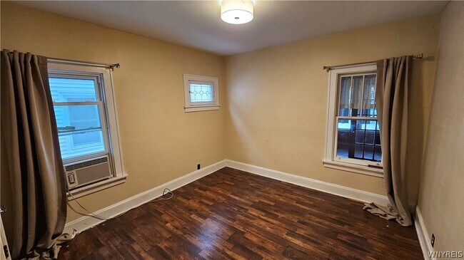 Building Photo - 307 Sterling Ave