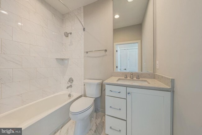 Building Photo - 10326 Grosvenor Pl