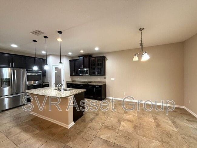 Building Photo - 641 Glendale Ln