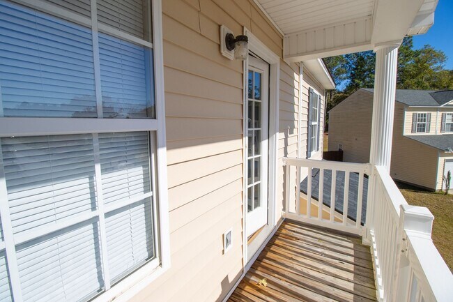 Building Photo - 101 Saskatoon Dr