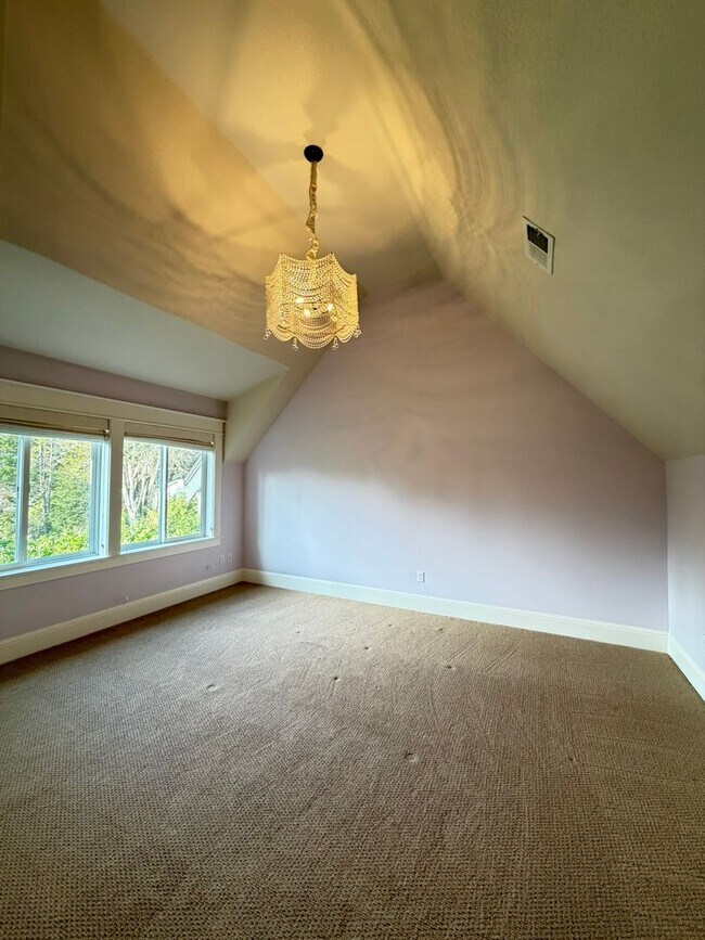 Building Photo - Gorgeous Custom Home In the Uplands Neighborhood. 4bd plus office. 2944sf.