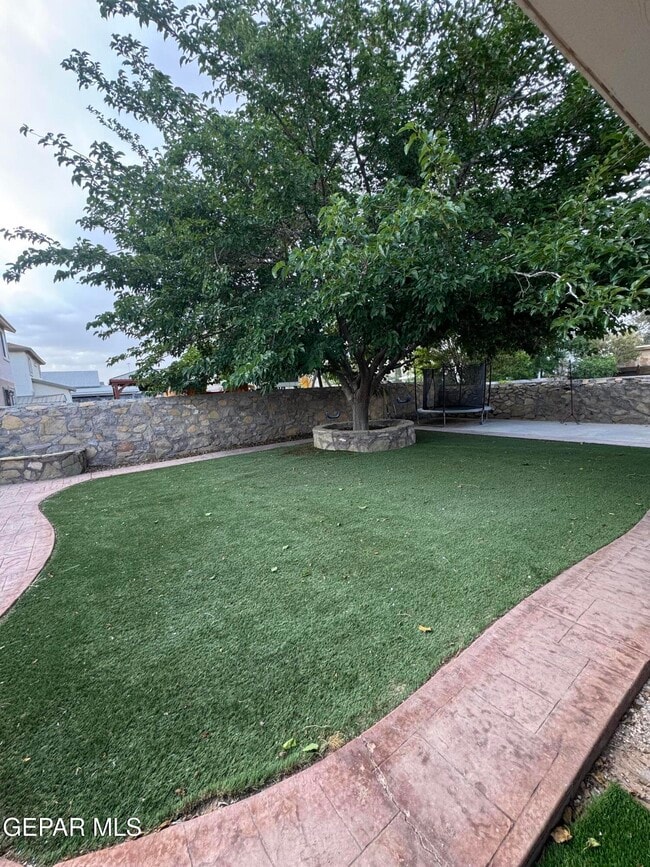 Building Photo - 3033 Tierra Humeda Dr