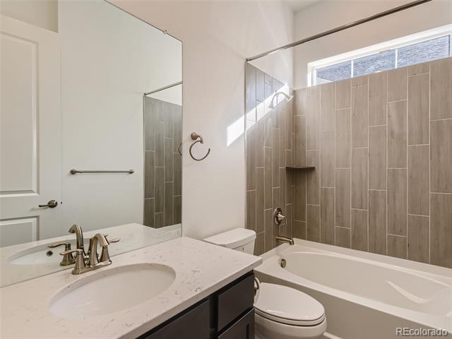 Building Photo - 15678 Valentia St