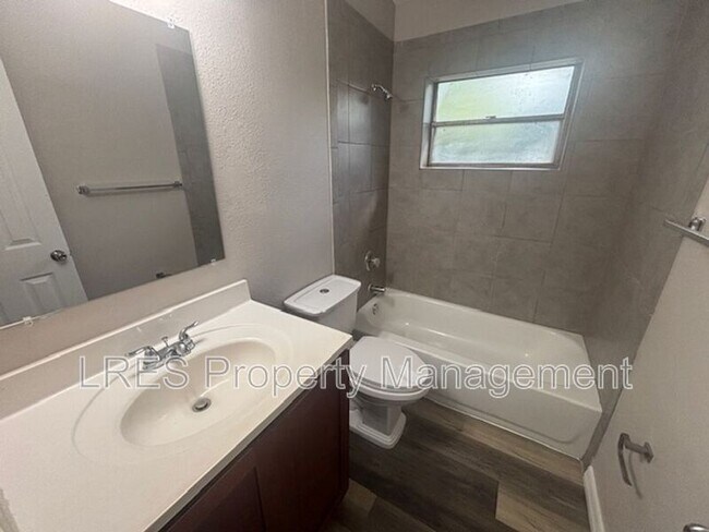 Building Photo - 314 Nanette Dr