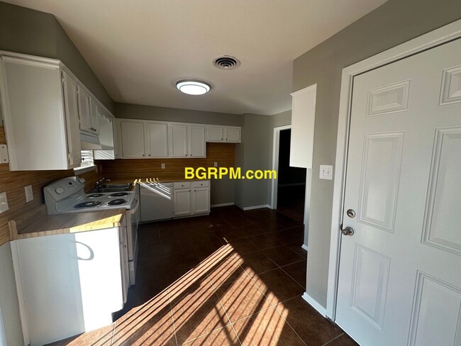 Building Photo - 3 Bd 1 Ba House