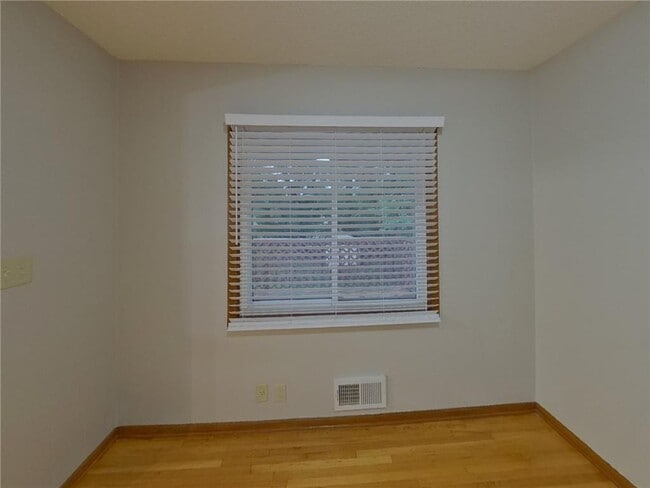 Building Photo - 2660 Roth Pl