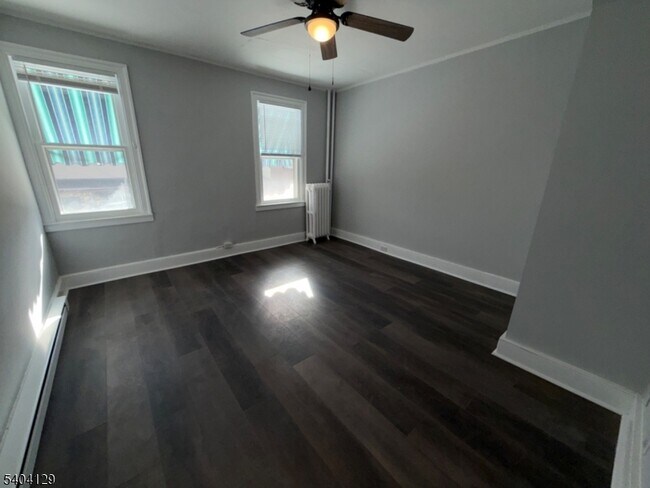 Building Photo - 57 Bridge St