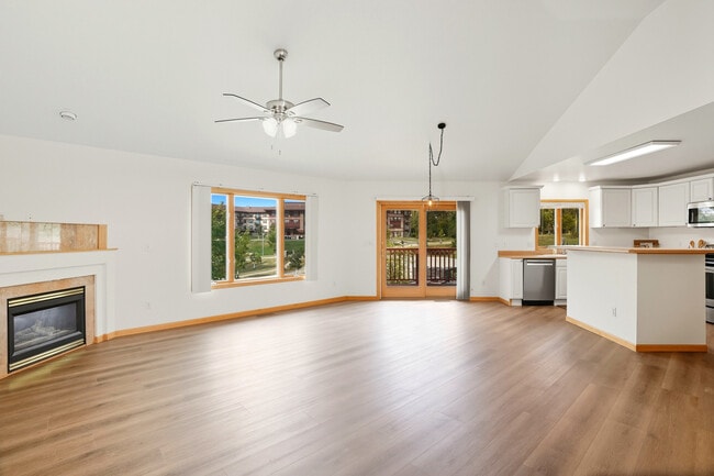 Primary Photo - 8 Redtail Ct