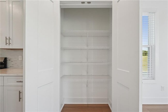 Building Photo - 2049 Chestnut Oak Trl