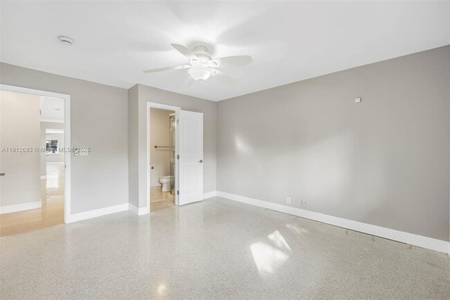 Building Photo - 633 Solar Isle Dr