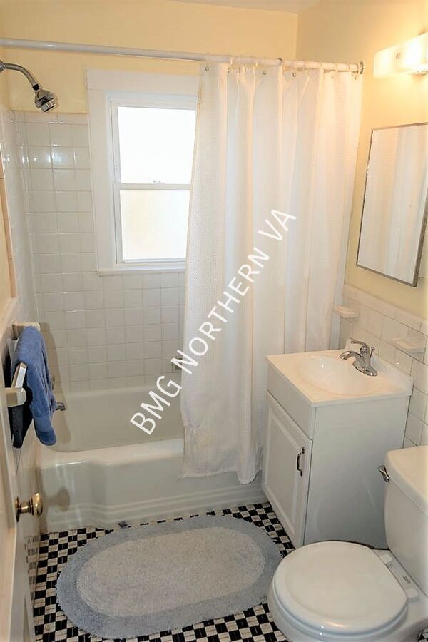Building Photo - 1100 S Forest Dr