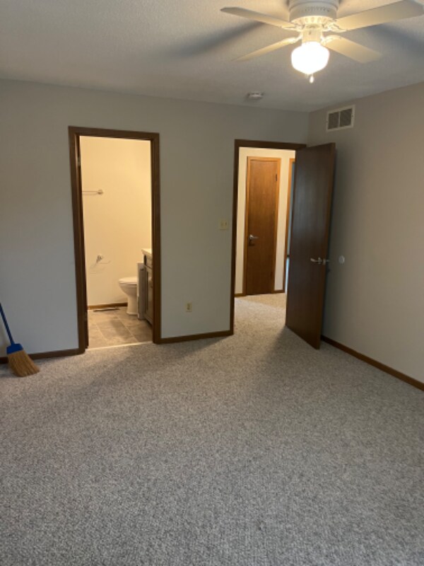 Building Photo - 128 White Pine Ave