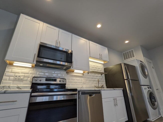 Building Photo - 4227 Botanical Ave