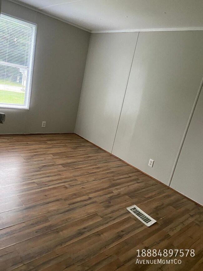 Building Photo - 3010 21st St Ln NE