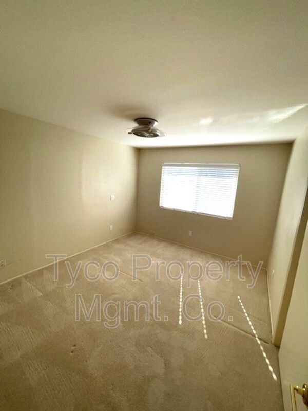 Building Photo - 526 Trailridge Dr