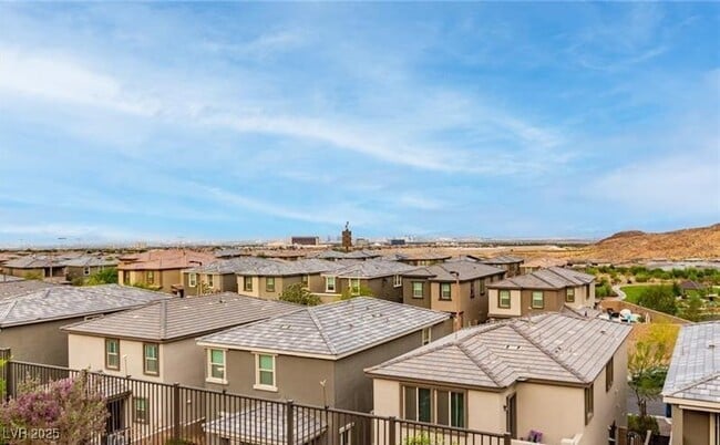 Building Photo - 12556 Skylight View St