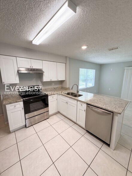 Building Photo - 10485 Lightwood St