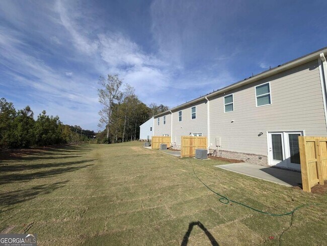 Building Photo - 2465 Poppy Ct