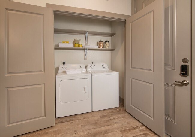 Building Photo - Spacious 2 Bed Near Cypress – 2 Months Free!
