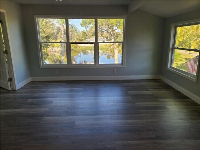 Building Photo - 6540 Lincoln Rd