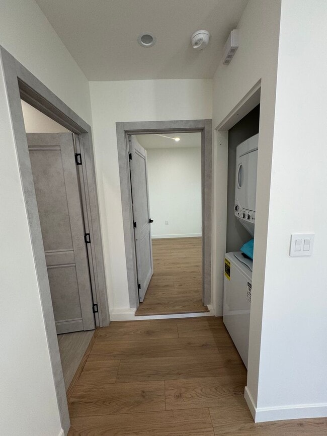 Building Photo - Newly Built Attached ADU in Prime Glenoaks...