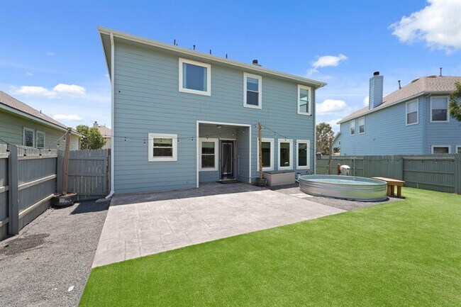 Building Photo - 1121 Boxwood Loop