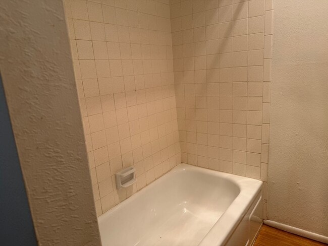 Building Photo - 2932 Holly Ave