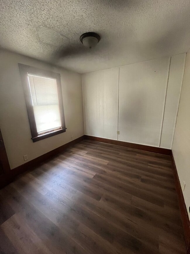 Building Photo - Cute 2 bedroom bungalow $795