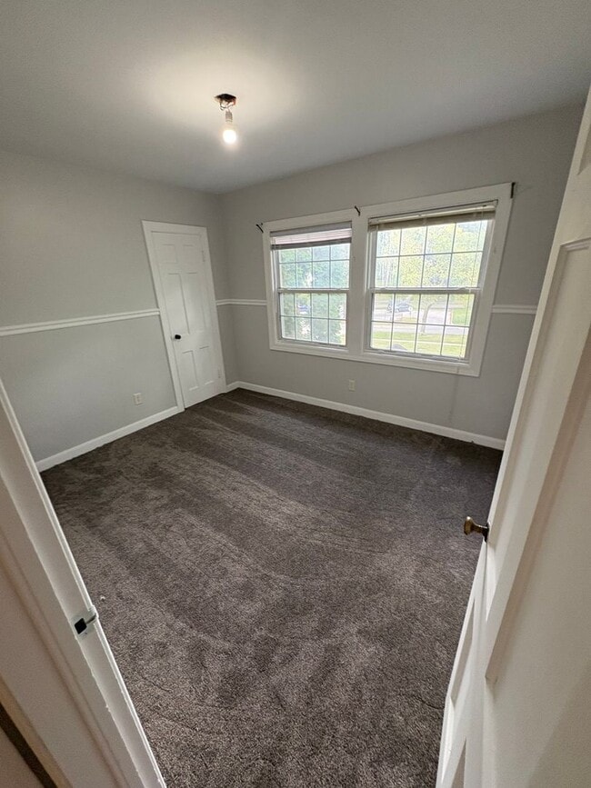 Building Photo - 4 bedroom 3 bathroom single family home