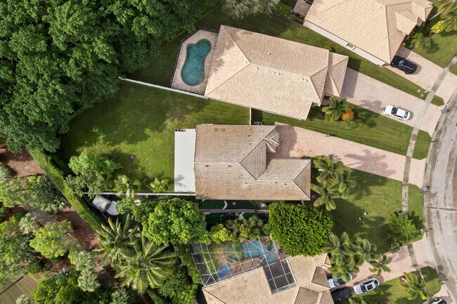 Building Photo - 7568 Eagle Point Dr