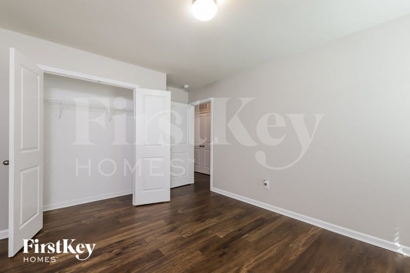 Building Photo - 1049 Solstice St