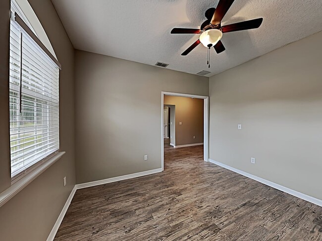 Building Photo - 3662 Lightview Ln