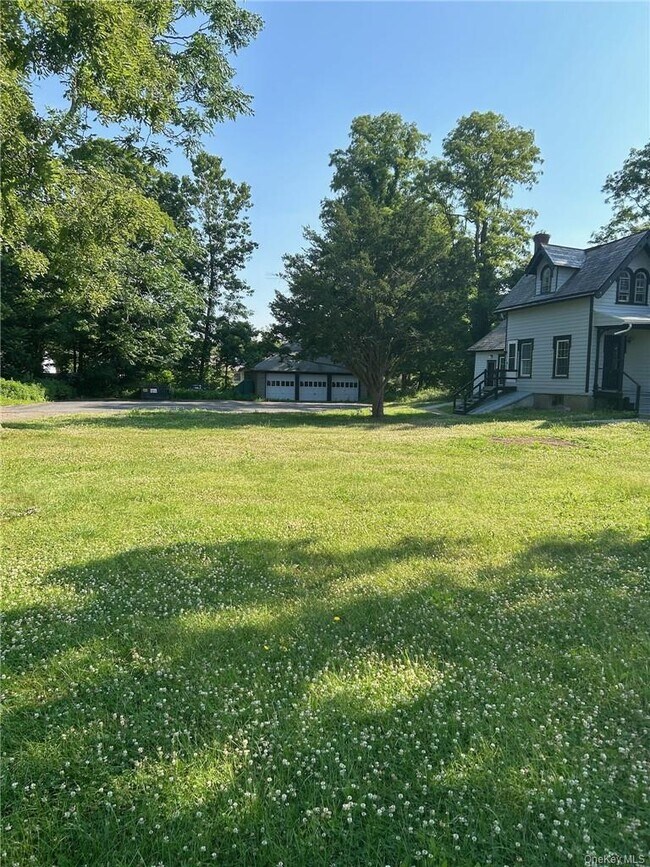 Building Photo - 165 S Cross Rd