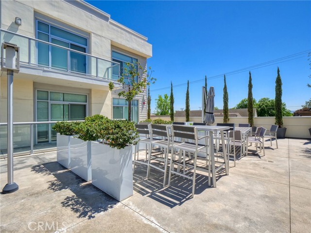 Building Photo - 56 E Duarte Rd