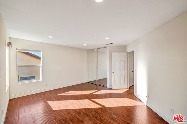 Building Photo - 12440 La Cresta Way